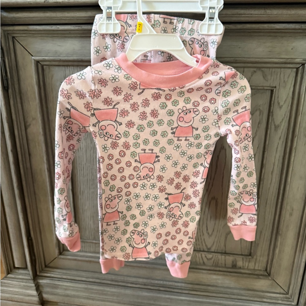 Pre-Owned Girls Pajamas Size 3T Peppa Pig Pink Kids Shirt - Picture 2 of 5